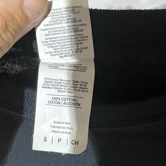 University of Michigan Dining T-shirt Small, Excellent Condition, Black & Yellow - Picture 7 of 10